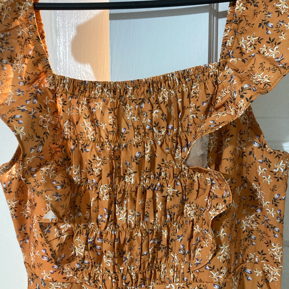NWOTS Ladies Floral Romper - Picture 6 of 8